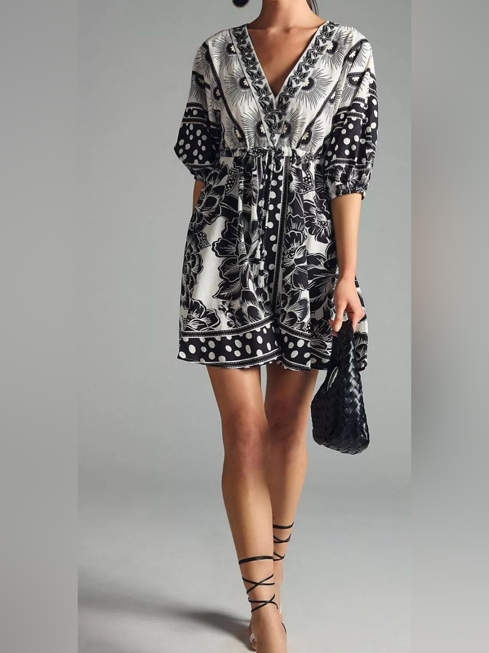 FARM Rio Black & White Floral Wrap Robe Dress - Picture 3 of 3